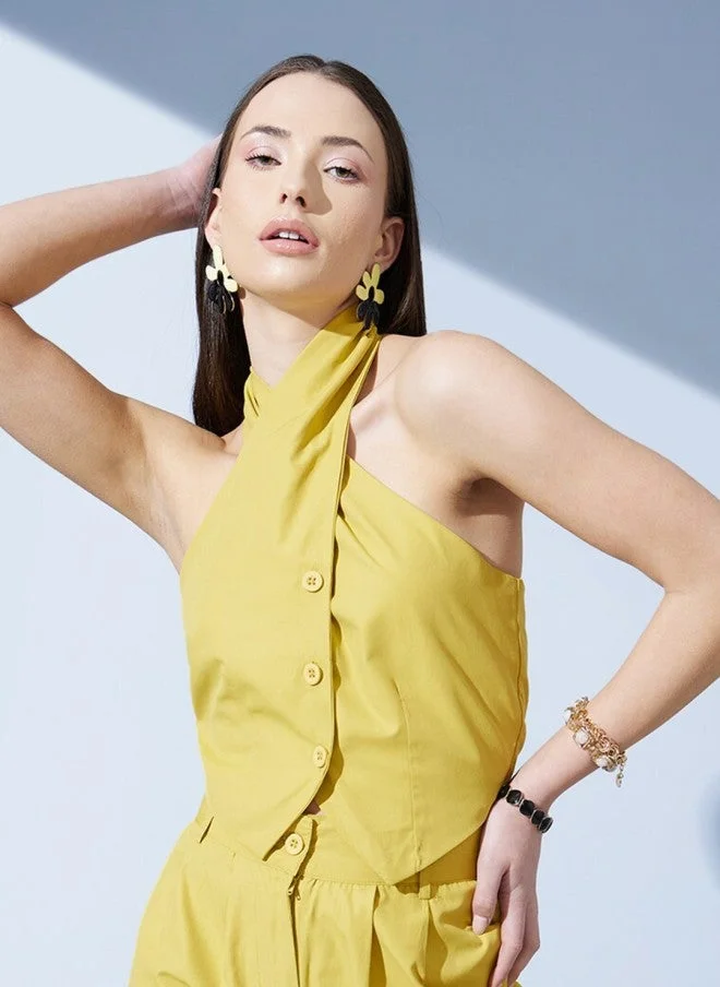 STREET 9 بلوزة قصيرة بياقة هالتر صفراء للنساء